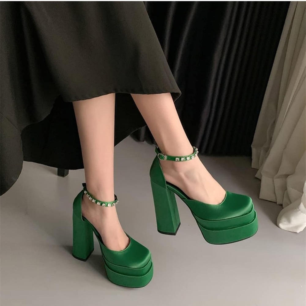 New, never been worn satin green platform heels. Very beautiful green color - Picture 4 of 7